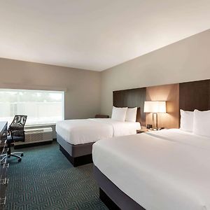 Queen Room Two Queen Beds Mobility or Hearing Access Non-Smoking